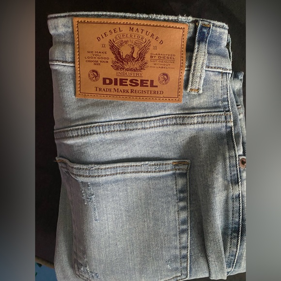 DIESEL®
D-Slandy High Rise
Skinny Jeans. New with tags - Picture 6 of 6